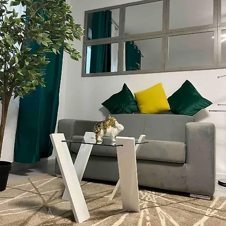 Stylish Near Orhideea Towers With Free Wifi